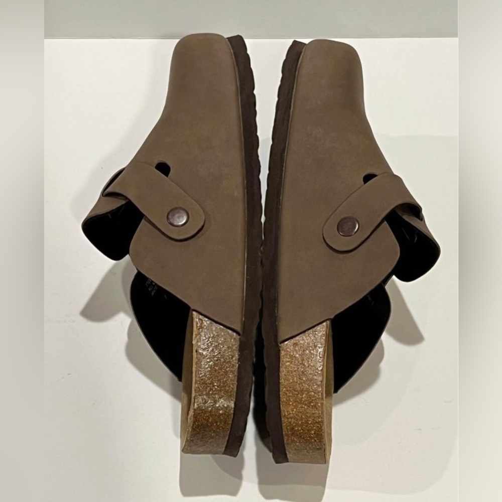 🆕 Taupe color clogs - Picture 5 of 5